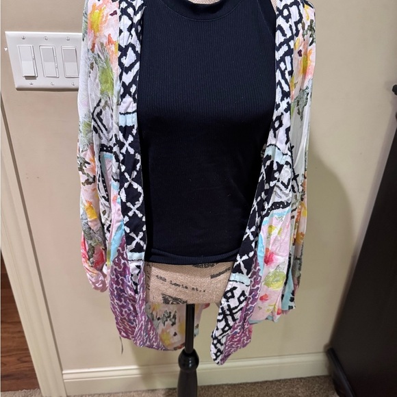 SAACHI Monochrome Geometric Kimono - Picture 7 of 7